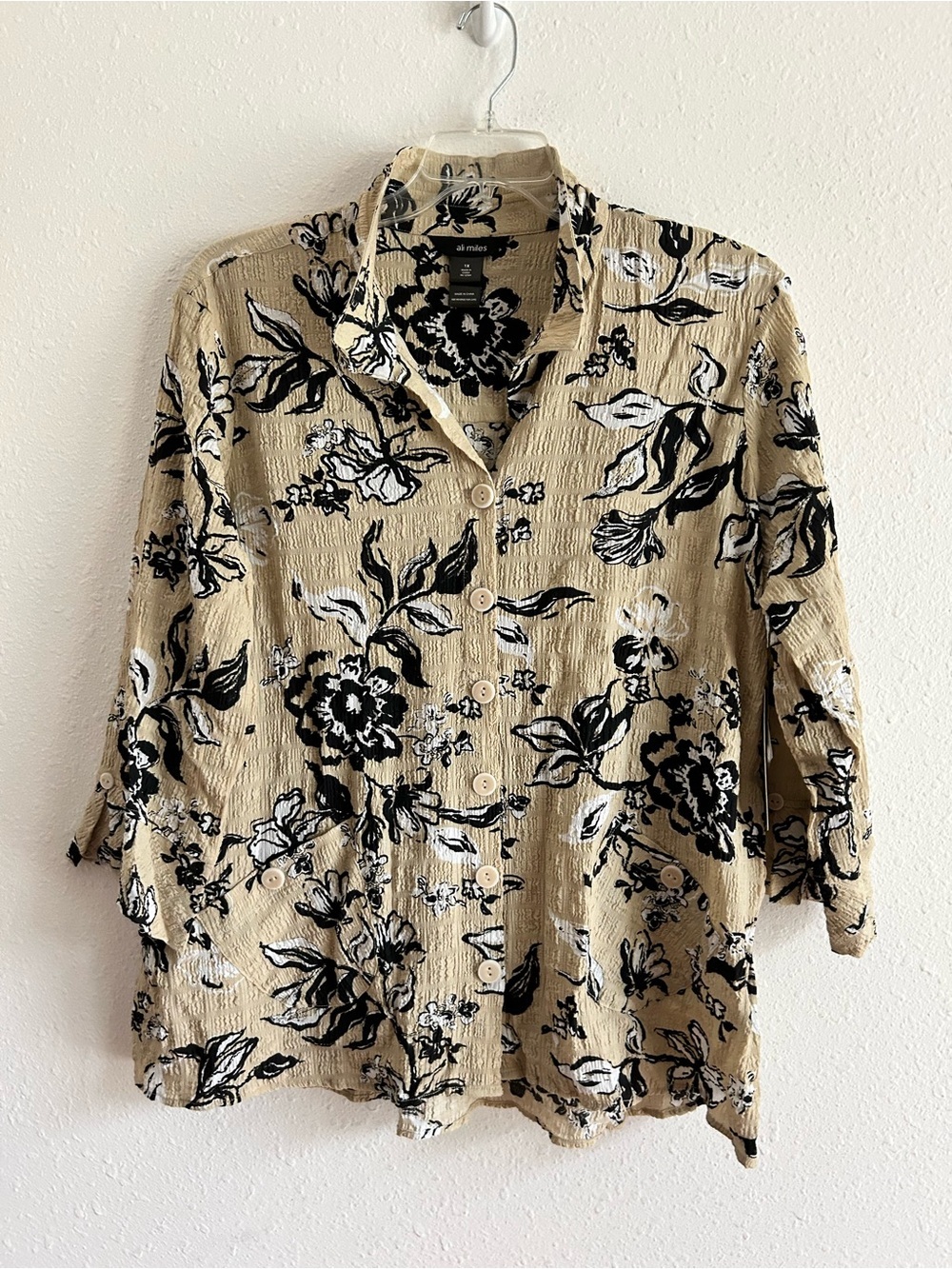 Ali Miles Tunic Top Women's Size 1X Beige Black Floral 3/4 Sleeve Wire Collar